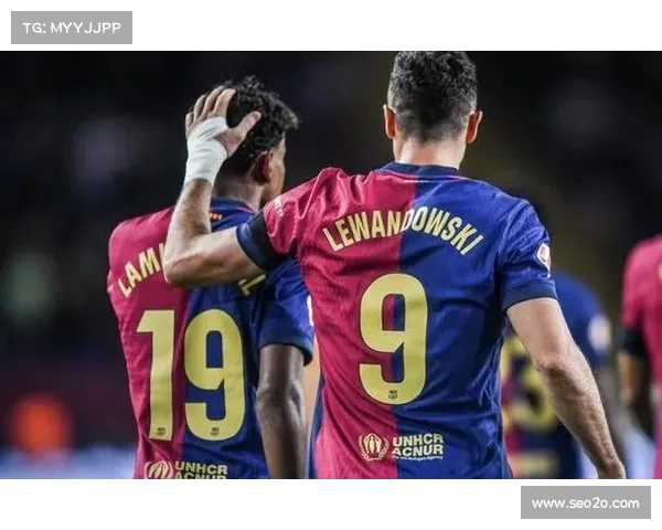 莱万晒与什琴斯尼巴尔德吉日本观光合照 共享快乐时光 莱万晒与什琴斯尼巴尔德吉日本观光合照 共享快乐时光